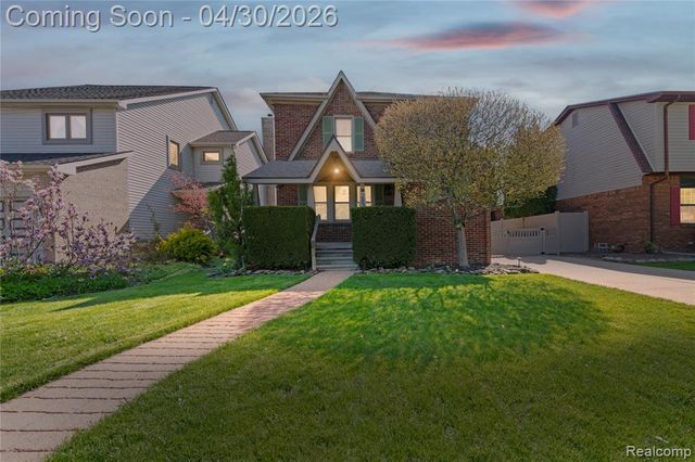 2835 Parkwood Street, Trenton, MI 48183