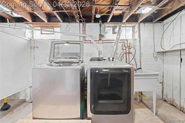 2835 Parkwood Street, Trenton, MI 48183