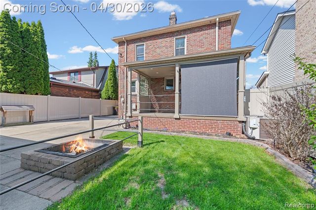 2835 Parkwood Street, Trenton, MI 48183