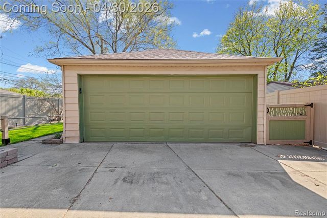 2835 Parkwood Street, Trenton, MI 48183