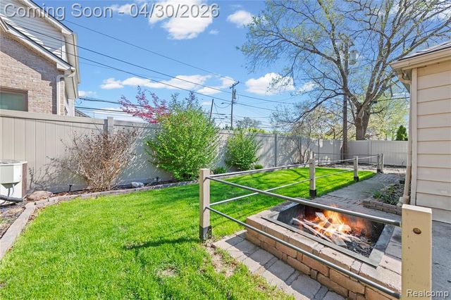 2835 Parkwood Street, Trenton, MI 48183