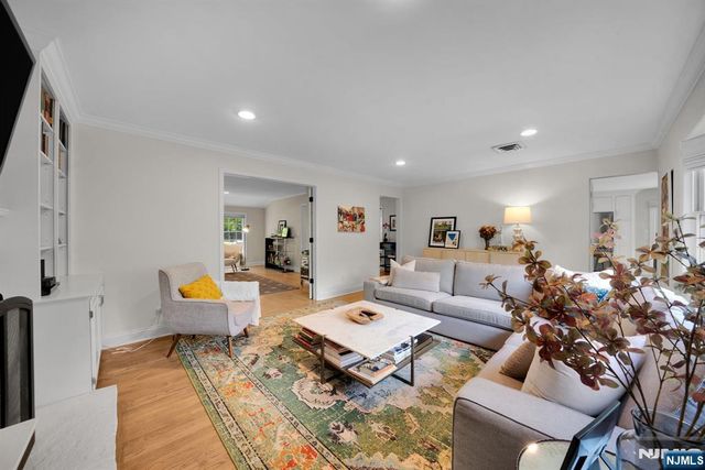 10 Carolina Place, Ridgewood, NJ 07450