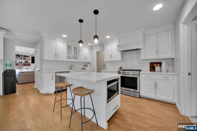 10 Carolina Place, Ridgewood, NJ 07450