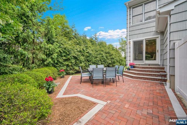 10 Carolina Place, Ridgewood, NJ 07450