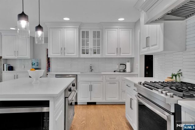 10 Carolina Place, Ridgewood, NJ 07450