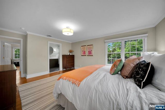 10 Carolina Place, Ridgewood, NJ 07450