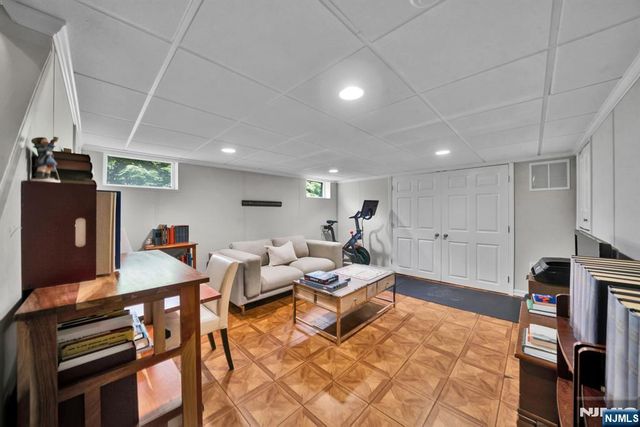 10 Carolina Place, Ridgewood, NJ 07450