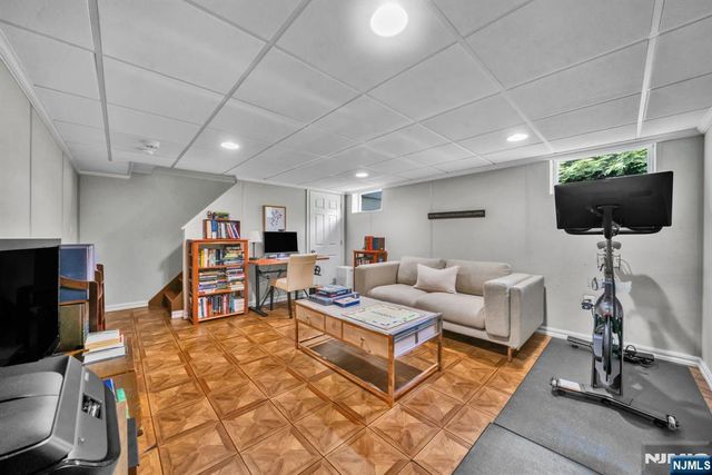 10 Carolina Place, Ridgewood, NJ 07450