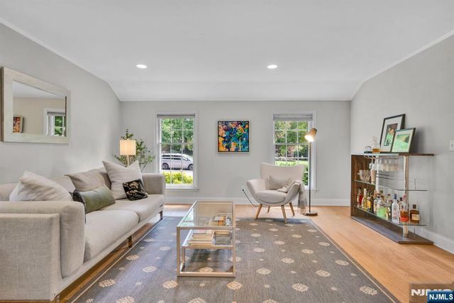 10 Carolina Place, Ridgewood, NJ 07450
