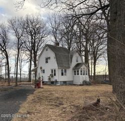 330 E Washington Avenue, East Greenbush, NY 12144