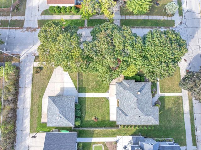 2504 Lakeshore DRIVE, Sheboygan, WI 53081