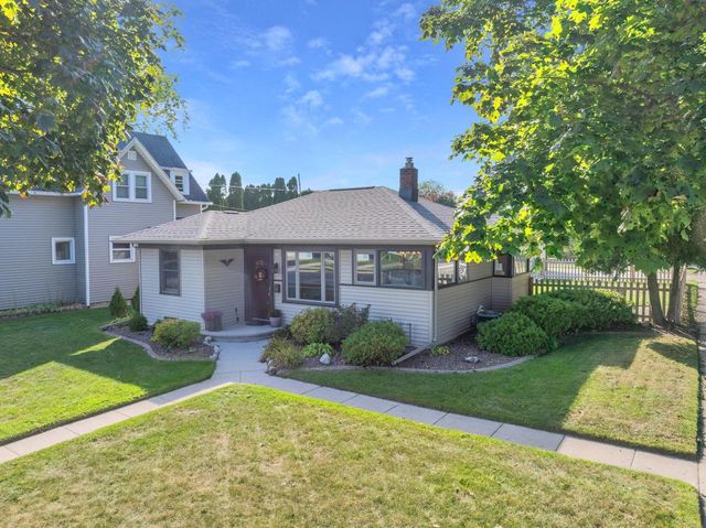 2504 Lakeshore DRIVE, Sheboygan, WI 53081