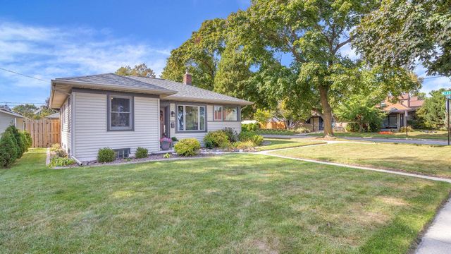 2504 Lakeshore DRIVE, Sheboygan, WI 53081