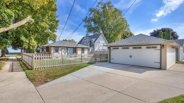 2504 Lakeshore DRIVE, Sheboygan, WI 53081
