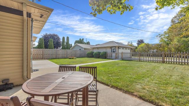 2504 Lakeshore DRIVE, Sheboygan, WI 53081