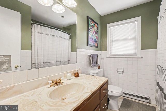 203 WHITTIER LN, Lancaster, PA 17602