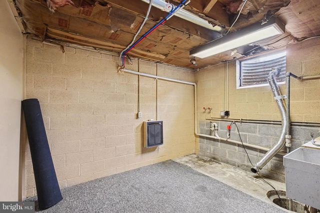 203 WHITTIER LN, Lancaster, PA 17602