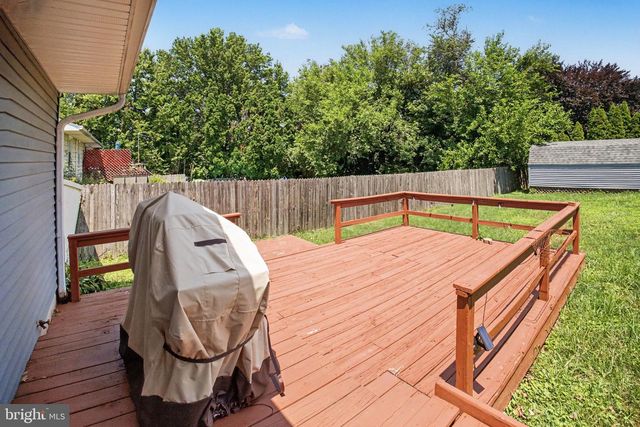 203 WHITTIER LN, Lancaster, PA 17602