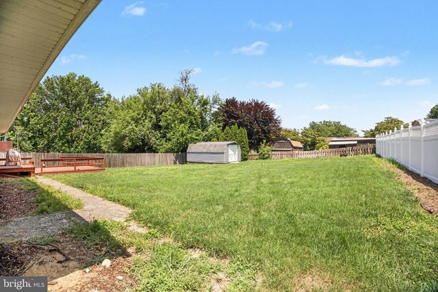 203 WHITTIER LN, Lancaster, PA 17602
