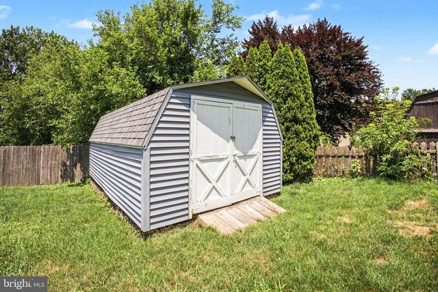 203 WHITTIER LN, Lancaster, PA 17602