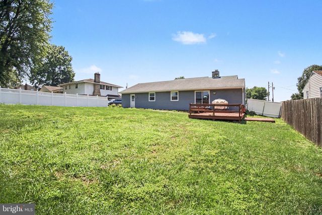 203 WHITTIER LN, Lancaster, PA 17602