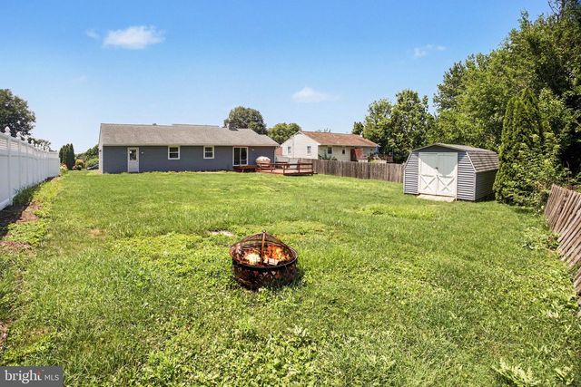 203 WHITTIER LN, Lancaster, PA 17602
