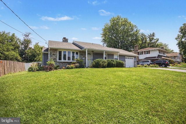 203 WHITTIER LN, Lancaster, PA 17602