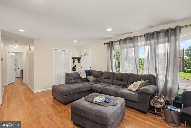 203 WHITTIER LN, Lancaster, PA 17602