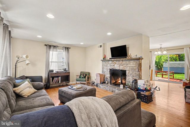 203 WHITTIER LN, Lancaster, PA 17602