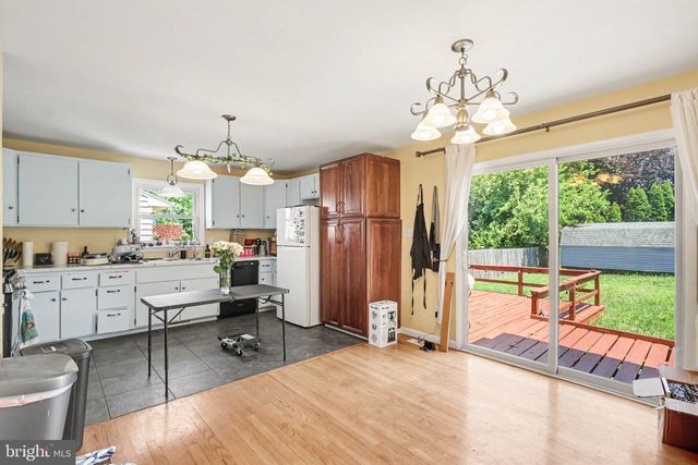 203 WHITTIER LN, Lancaster, PA 17602