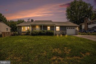 203 WHITTIER LN, Lancaster, PA 17602