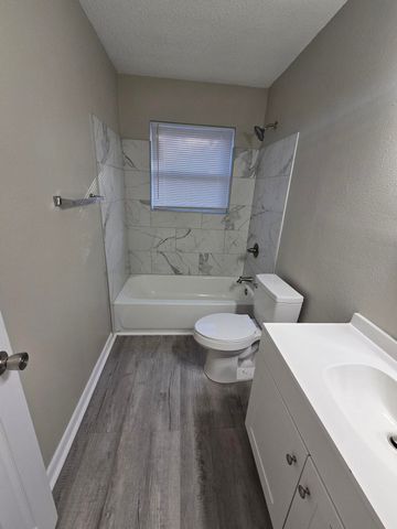 1004 Middle Drive, Fort Walton Beach, FL 32547