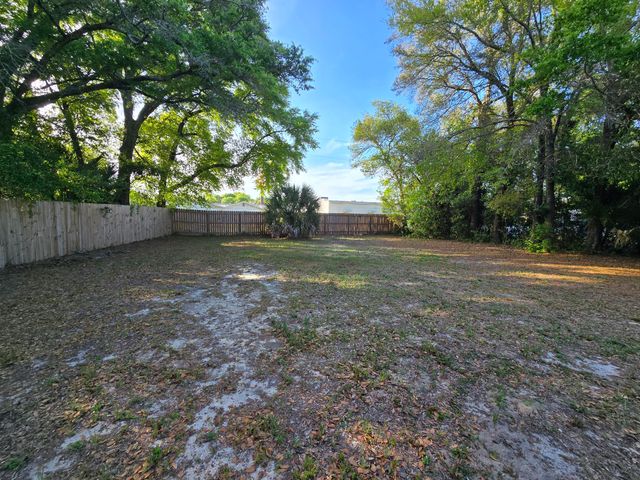 1004 Middle Drive, Fort Walton Beach, FL 32547