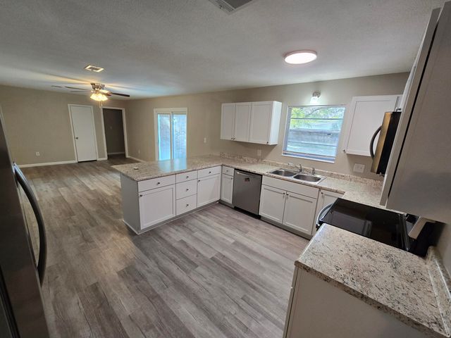 1004 Middle Drive, Fort Walton Beach, FL 32547