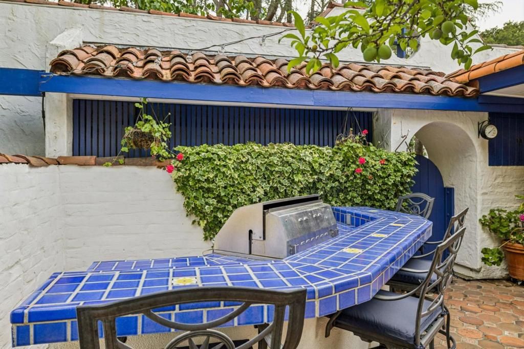 Image 14 of property listing at 237 Harding Avenue, Los Gatos, CA 95030