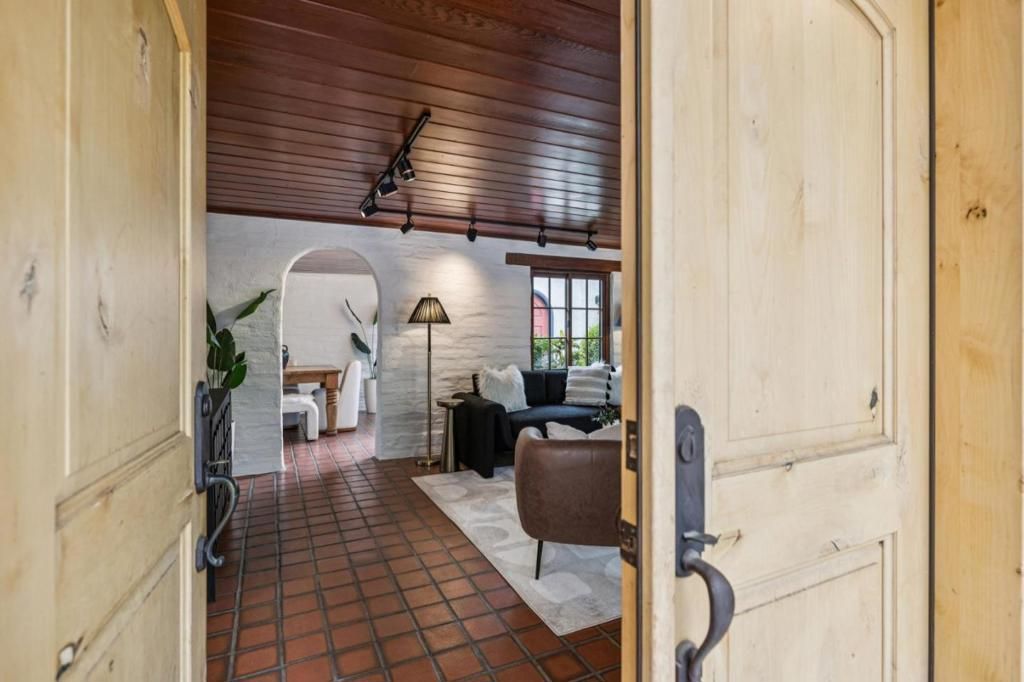 Image 16 of property listing at 237 Harding Avenue, Los Gatos, CA 95030