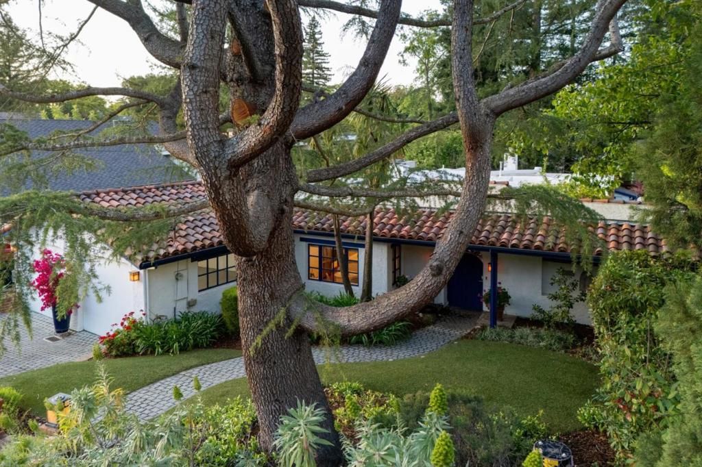 Image 2 of property listing at 237 Harding Avenue, Los Gatos, CA 95030