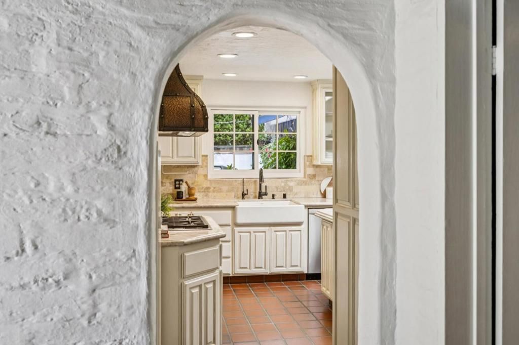 Image 28 of property listing at 237 Harding Avenue, Los Gatos, CA 95030