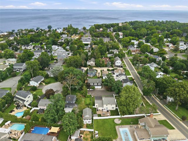 3 Finnin Place, Bayville, NY 11709