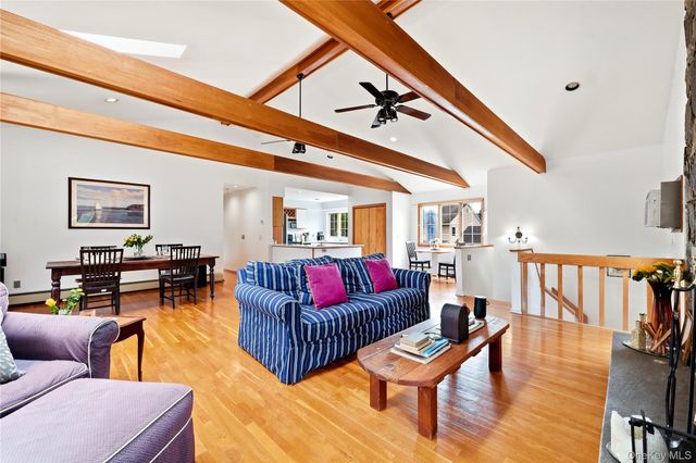 3 Finnin Place, Bayville, NY 11709