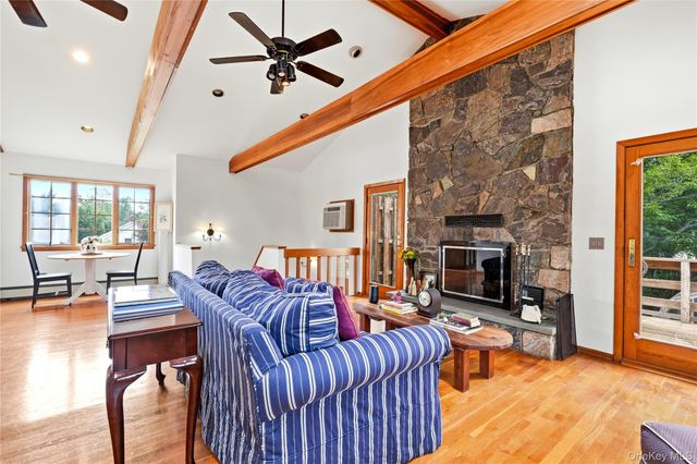 3 Finnin Place, Bayville, NY 11709
