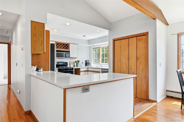 3 Finnin Place, Bayville, NY 11709