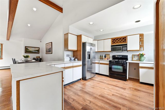 3 Finnin Place, Bayville, NY 11709