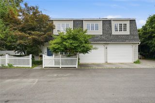 3 Finnin Place, Bayville, NY 11709