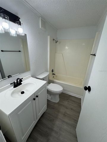 420-420 MILLS STREET 17, Leesburg, FL 34748