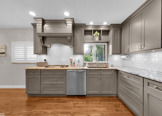 53246 Sophia Street, Shelby Twp, MI 48316