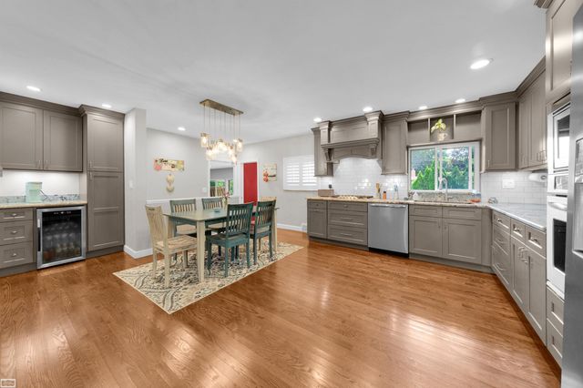 53246 Sophia Street, Shelby Twp, MI 48316