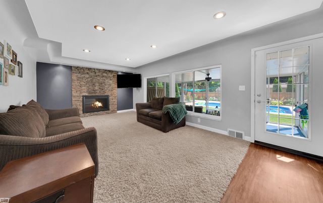 53246 Sophia Street, Shelby Twp, MI 48316