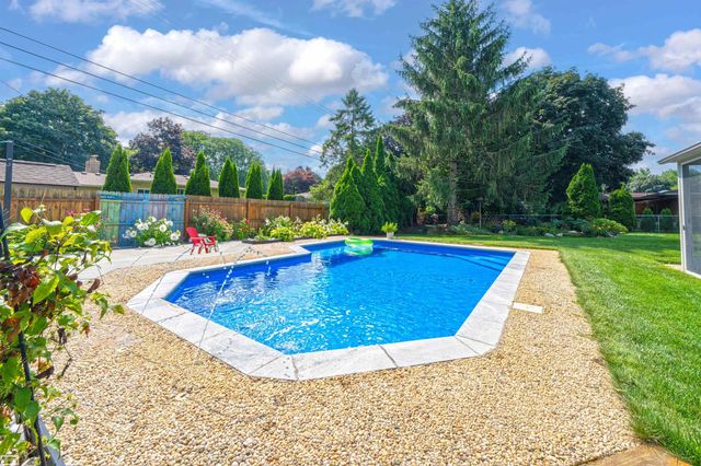 53246 Sophia Street, Shelby Twp, MI 48316