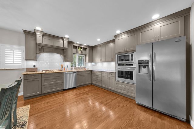 53246 Sophia Street, Shelby Twp, MI 48316